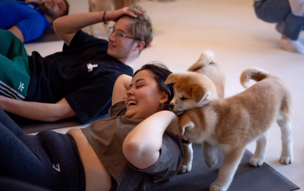 Puppy Yoga à Lyon : une activité insolite alliant détente et bien-être