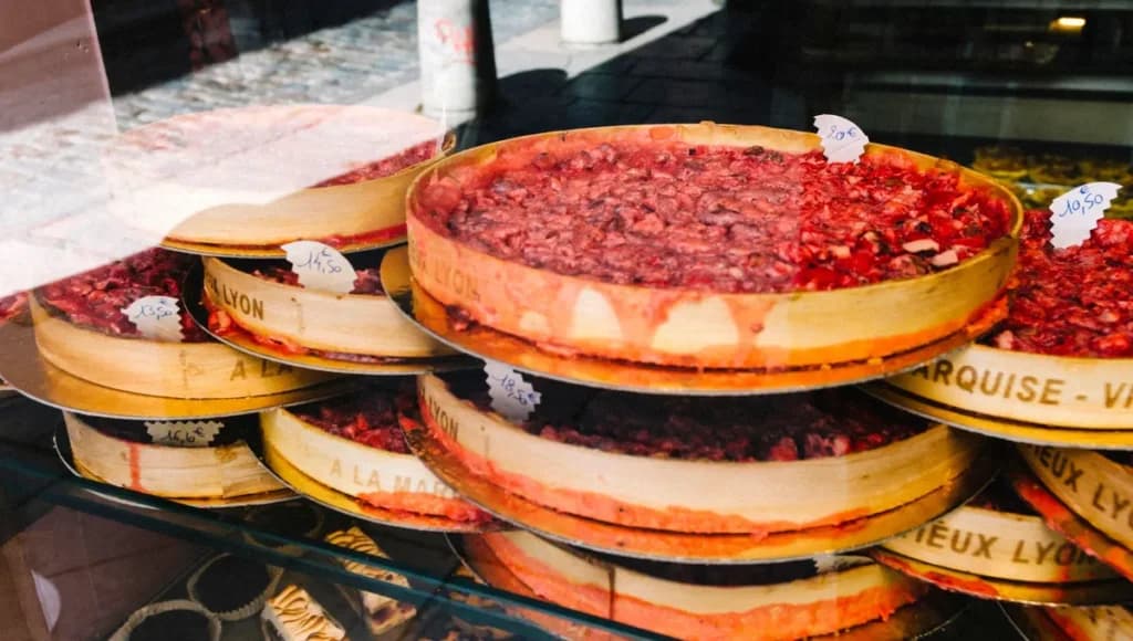 Gastronomie lyonnaise : le guide ultime pour savourer Lyon en 2026
