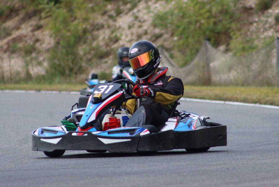 Karting à Lyon : 5 pistes indoor et outdoor comparées, avec les prix et l'âge minimum