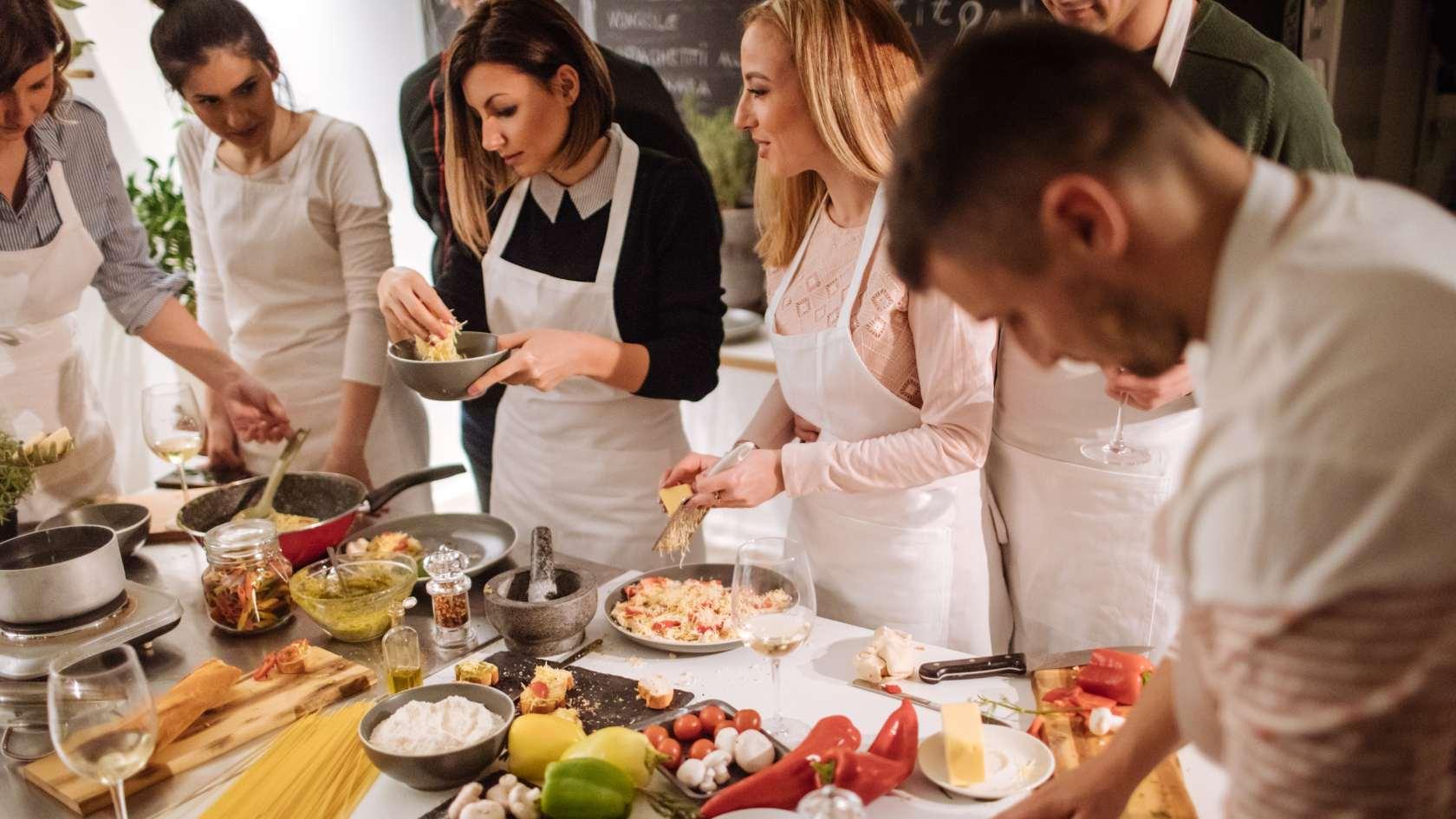 Atelier cuisine à Lyon : 8 cours pour apprendre, du chocolat au ramen